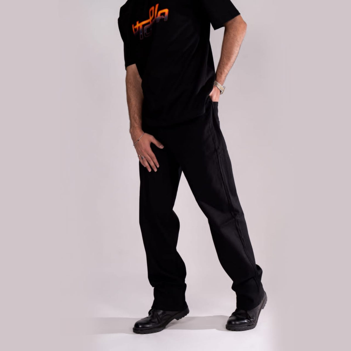Classic Black – Straight Fit Denim