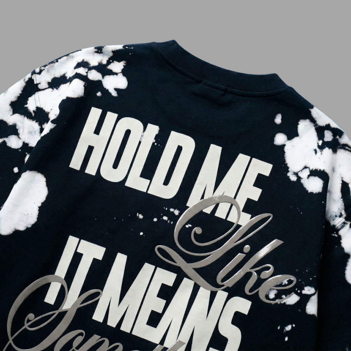 HOLD ME  – Blast Wash Oversized Puff Print T-Shirt