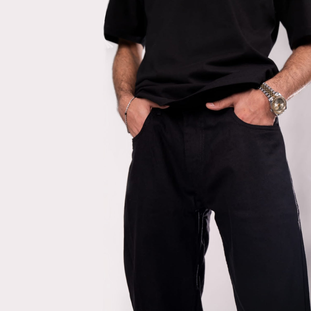 Classic Black – Straight Fit Denim