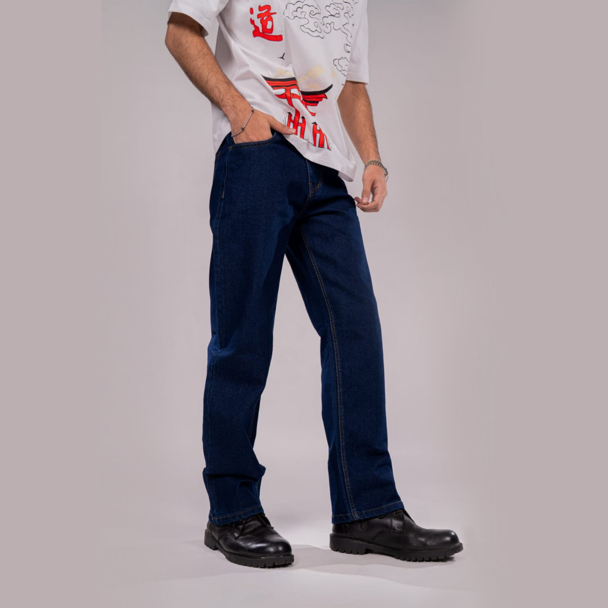 Classic Indigo – Straight Fit Denim