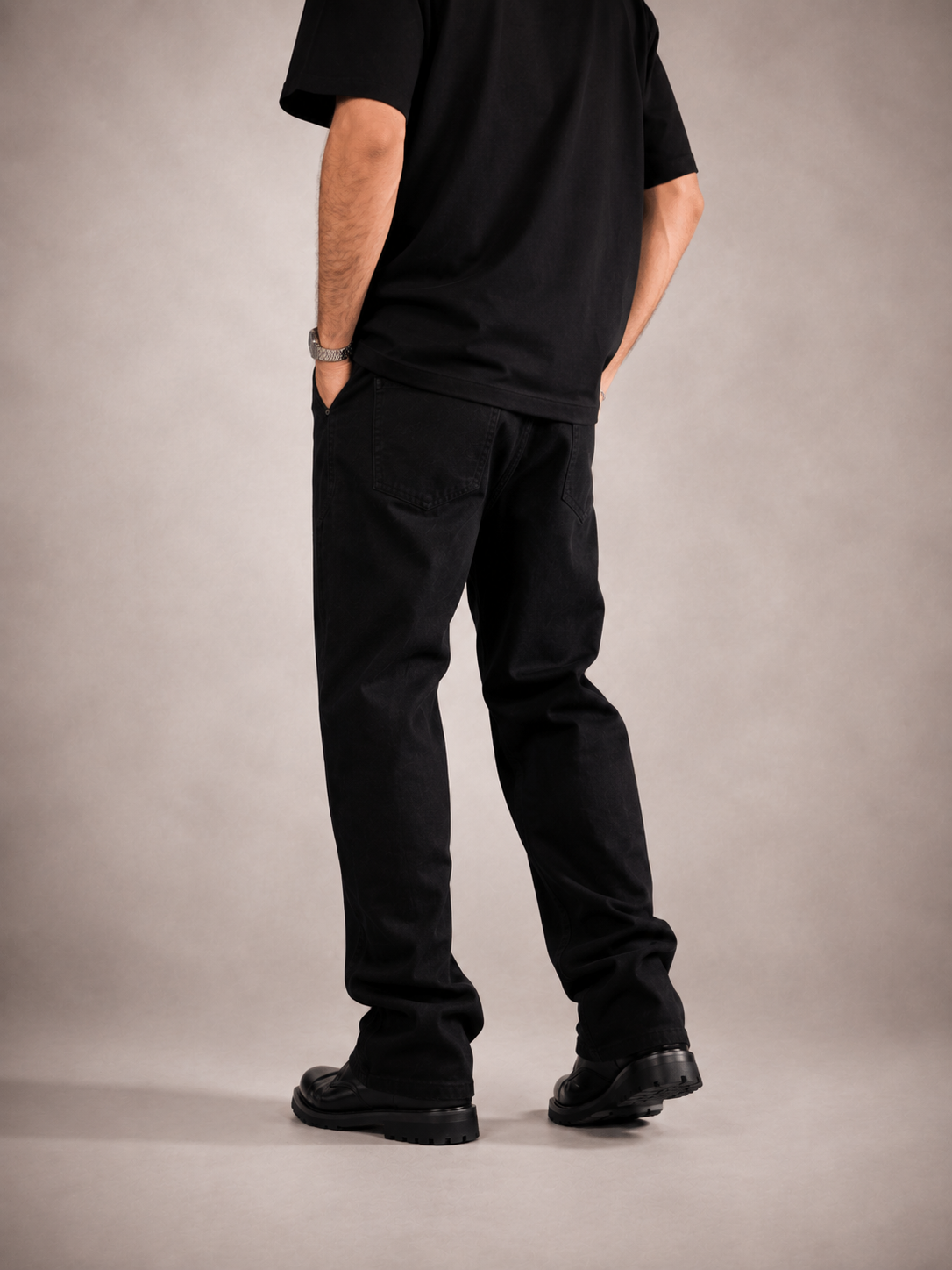Classic Black – Straight Fit Denim